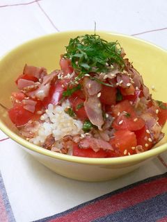 薬味たっぷり♪トマト丼-レシピのメイン写真