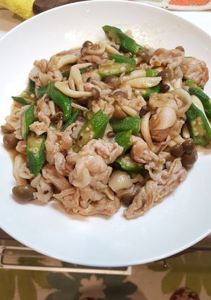 ご飯が進む！豚オクラしめじの梅炒め-レシピのメイン写真