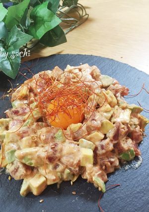 アボカドと鮪のピリ辛ユッケタルタル風-レシピのメイン写真