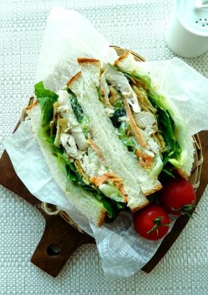 イタリアンなチキンサラダとポテチサンド-レシピのメイン写真