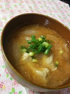 朝食に!つみれと玉ねぎのお味噌汁-レシピのメイン写真