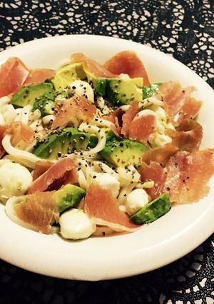 アボカドと生ハムモッツァの冷やしうどん-レシピのメイン写真