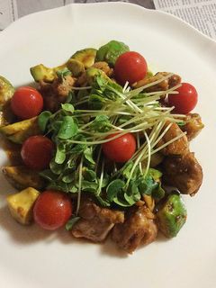 鶏もも肉とアボカドの味噌ダレ炒め-レシピのメイン写真