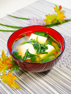 柔らかい【ほうれん草と絹豆腐のお味噌汁】-レシピのメイン写真