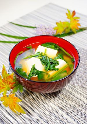 柔らかい【ほうれん草と絹豆腐のお味噌汁】-レシピのメイン写真