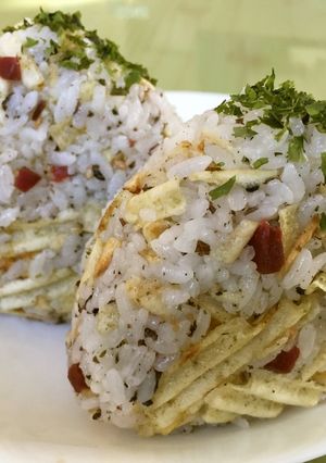 ☆厚切りポテトチップカリカリ梅おにぎり-レシピのメイン写真