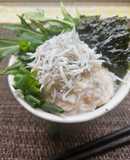 ミニとろろしらす丼！水菜、のり添え