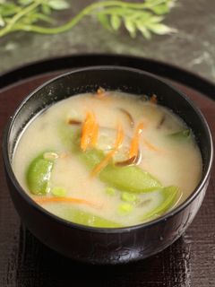 簡単!なすとスナップエンドウのお味噌汁-レシピのメイン写真