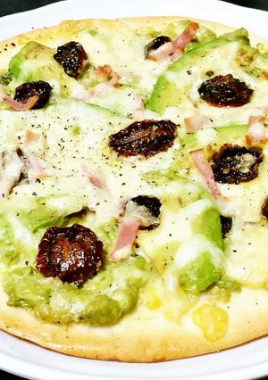 アボカドとブルーチーズの手抜きピザ♪-レシピのメイン写真