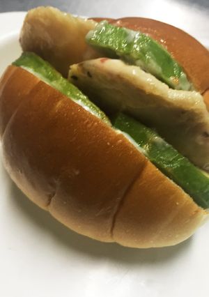 鶏むね肉とアボカドのチリマヨサンド-レシピのメイン写真