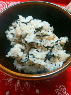あっさり!梅干しとひじきの炊き込みご飯☆-レシピのメイン写真