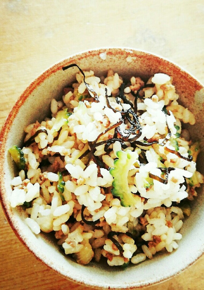 冷めてもおいしい！ゴーヤと塩こんぶの炒飯-レシピのメイン写真