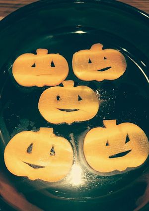 人参をハロウィンっぽく型抜きする方法-レシピのメイン写真