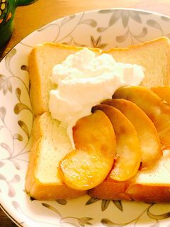朝食おやつにりんご水切りヨーグルトースト-レシピのメイン写真