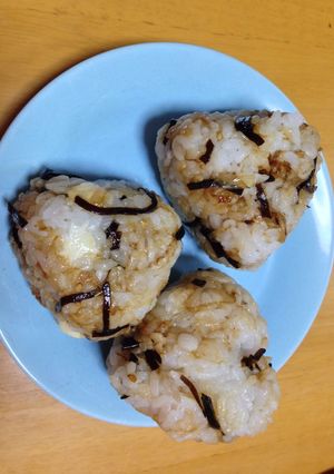 チーズ入りよろこんぶおにぎり-レシピのメイン写真