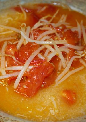 ちょい辛トマト豚骨ラーメン-レシピのメイン写真