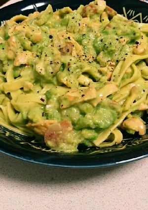 アボカドとサーモンの簡単クリームパスタ-レシピのメイン写真