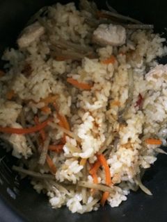 鶏ごぼう風ささ身とキンピラの炊き込みご飯-レシピのメイン写真