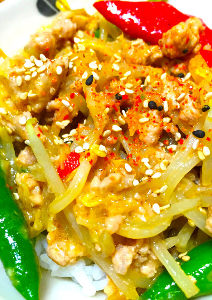 ひき肉ともやしと韓国唐辛子の辛味噌炒め丼-レシピのメイン写真
