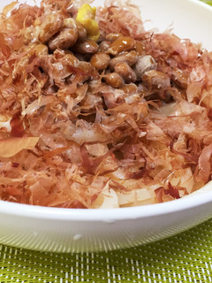 冷凍うどんの納豆丼-レシピのメイン写真
