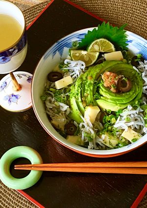 スダチ香る♬渦巻きアボカドの贅沢シラス丼-レシピのメイン写真