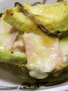 アボカドとハムのチーズ焼き-レシピのメイン写真