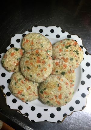 ピーマンと人参入り豆腐鶏バーグ★離乳食完了期-レシピのメイン写真