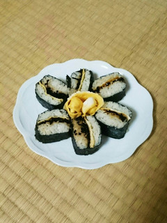 ふじっこ煮 お花のよろこんぶおにぎり-レシピのメイン写真