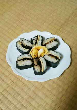 ふじっこ煮 お花のよろこんぶおにぎり-レシピのメイン写真