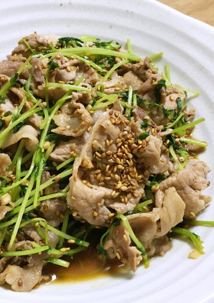ごまたっぷり！豆苗と豚肉の醤油炒め-レシピのメイン写真