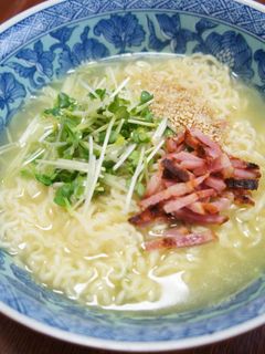 カリカリベーコンと貝割れで、塩らーめん-レシピのメイン写真