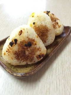 コーンご飯の焼きおにぎり-レシピのメイン写真