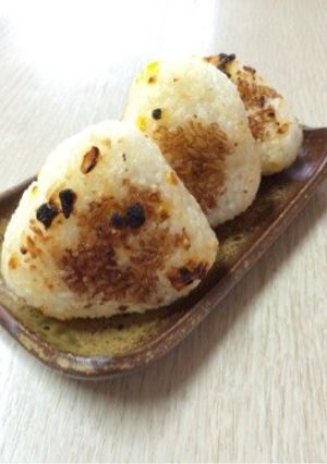 コーンご飯の焼きおにぎり-レシピのメイン写真