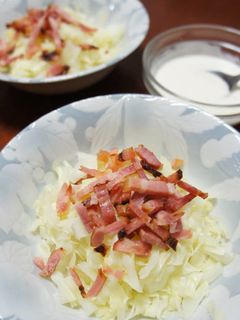 キャベツとカリカリベーコンの温サラダ-レシピのメイン写真