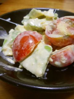 アボカドとトマトとゆで卵のサラダ-レシピのメイン写真