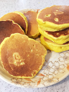 簡単!ふっくら厚いサツマイモホットケーキ-レシピのメイン写真