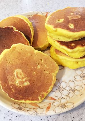 簡単!ふっくら厚いサツマイモホットケーキ-レシピのメイン写真