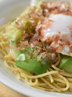 アボカドの温玉パスタ-レシピのメイン写真