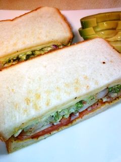 えびとアボカドのバジルマヨサンド-レシピのメイン写真