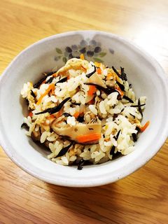 薄味だけど美味しい♡炊き込み御飯!!-レシピのメイン写真