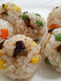 昆布佃煮&ベジタブル三色コロコロおにぎり-レシピのメイン写真