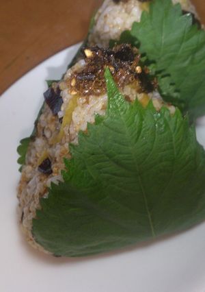 ふじっ子煮おかか昆布と沢庵のシソむすび-レシピのメイン写真