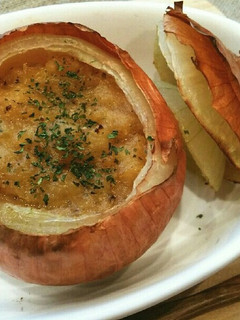 詰め物をした丸ごと玉ねぎのオーブン焼き♡-レシピのメイン写真