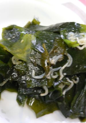 チャチャっと簡単♪わかめとシラスの炒め煮-レシピのメイン写真