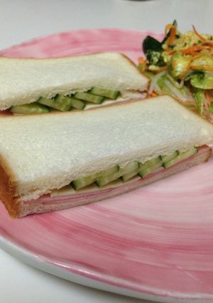辛子バターで！ハムチーきゅうりサンド-レシピのメイン写真