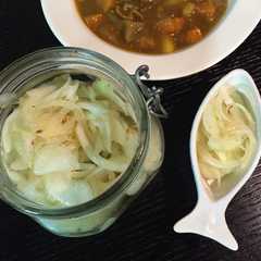 รูปของ カレーのお供に簡単！玉ねぎの甘酢漬け