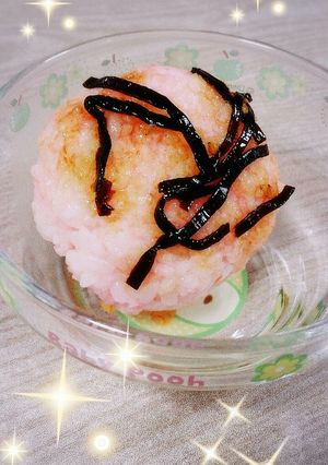 子どもがよろこんぶピンクおにぎり-レシピのメイン写真