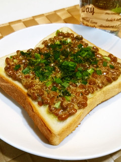 旨旨☆納豆ネギチーズマヨトースト-レシピのメイン写真