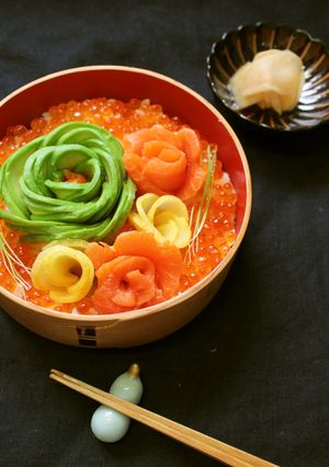 女子力up!アボカドローズと海鮮親子丼-レシピのメイン写真