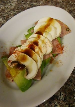 アボカドとペッパーソーセージのオードブル-レシピのメイン写真